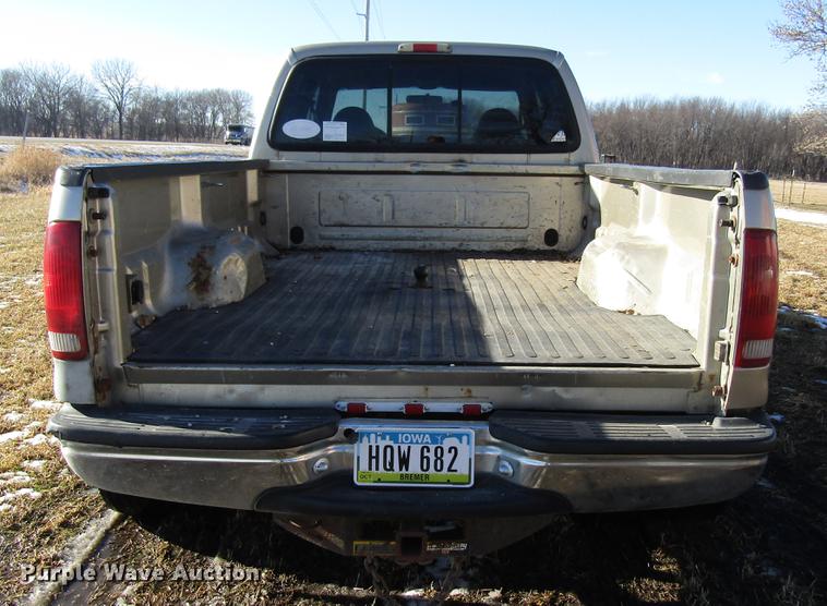 image for item EU9554 2000 Ford F350 Super Duty Lariat Crew Cab pickup truck