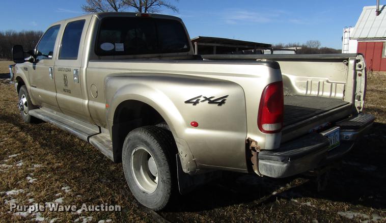 image for item EU9554 2000 Ford F350 Super Duty Lariat Crew Cab pickup truck