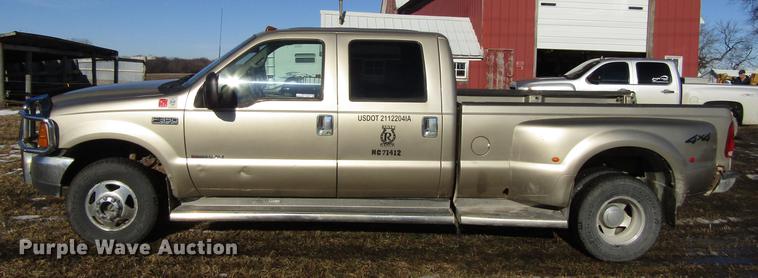 image for item EU9554 2000 Ford F350 Super Duty Lariat Crew Cab pickup truck