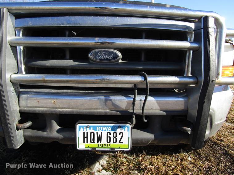 image for item EU9554 2000 Ford F350 Super Duty Lariat Crew Cab pickup truck