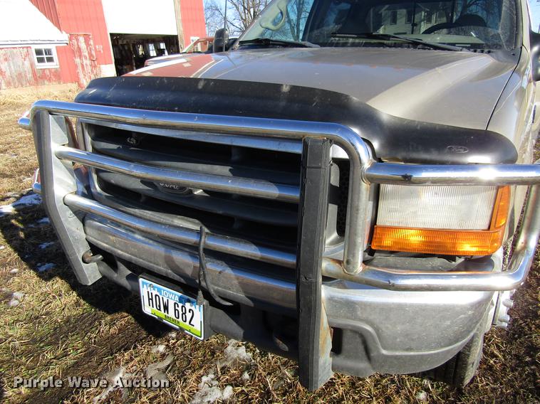 image for item EU9554 2000 Ford F350 Super Duty Lariat Crew Cab pickup truck
