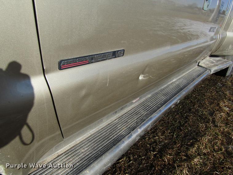 image for item EU9554 2000 Ford F350 Super Duty Lariat Crew Cab pickup truck