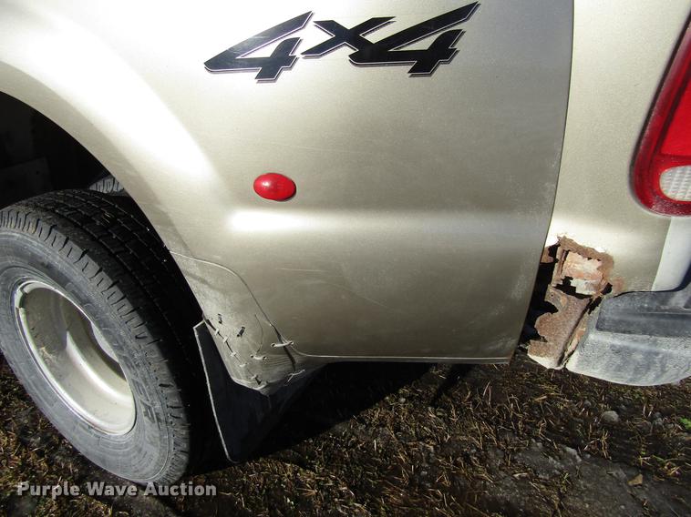 image for item EU9554 2000 Ford F350 Super Duty Lariat Crew Cab pickup truck