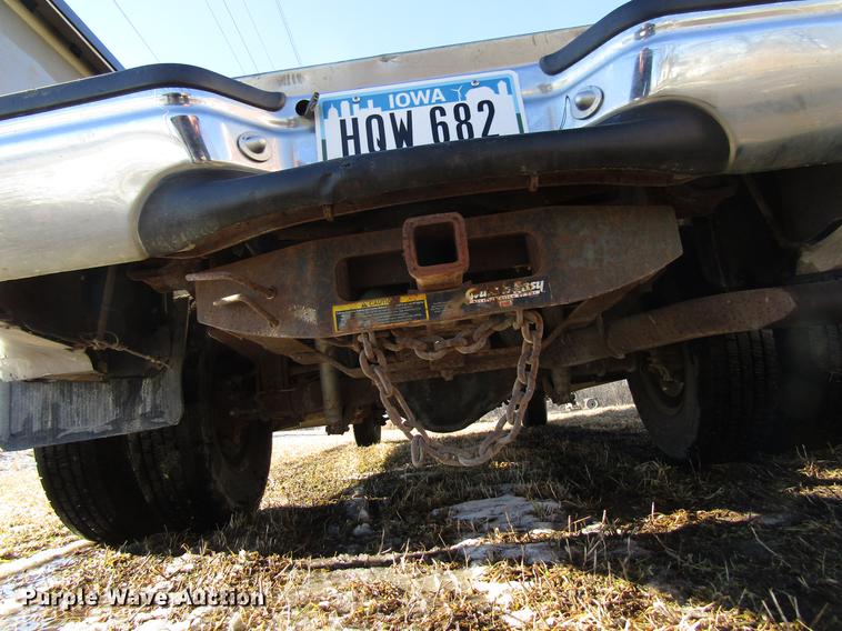 image for item EU9554 2000 Ford F350 Super Duty Lariat Crew Cab pickup truck