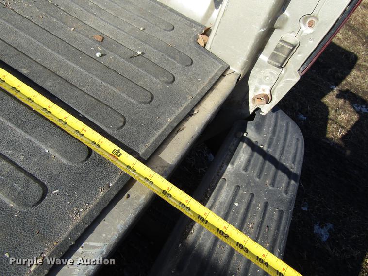 image for item EU9554 2000 Ford F350 Super Duty Lariat Crew Cab pickup truck