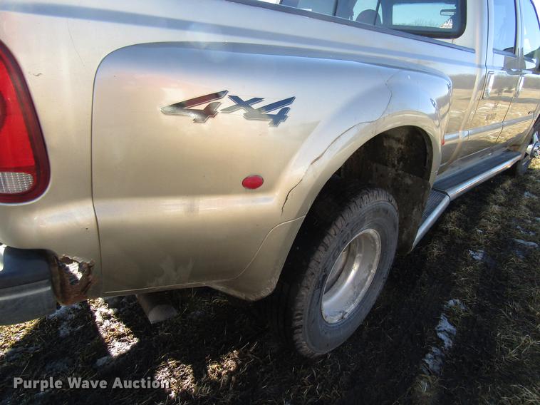 image for item EU9554 2000 Ford F350 Super Duty Lariat Crew Cab pickup truck