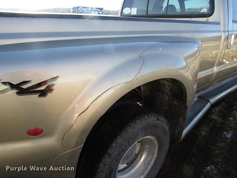 image for item EU9554 2000 Ford F350 Super Duty Lariat Crew Cab pickup truck