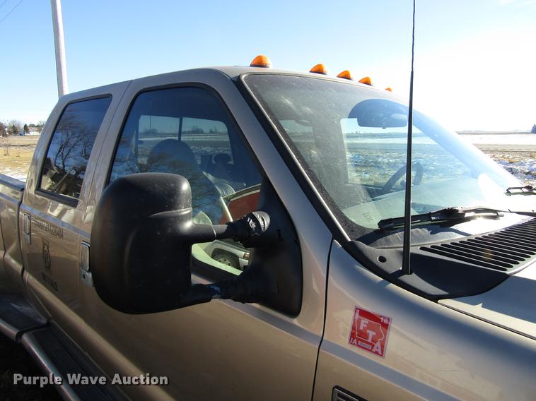 image for item EU9554 2000 Ford F350 Super Duty Lariat Crew Cab pickup truck