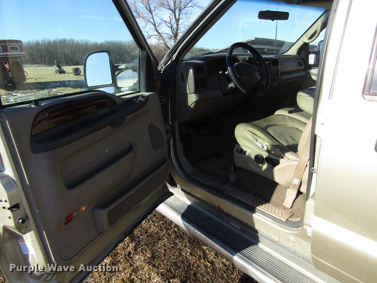 image for item EU9554 2000 Ford F350 Super Duty Lariat Crew Cab pickup truck