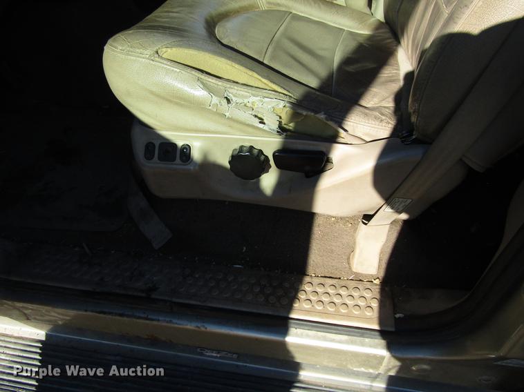 image for item EU9554 2000 Ford F350 Super Duty Lariat Crew Cab pickup truck