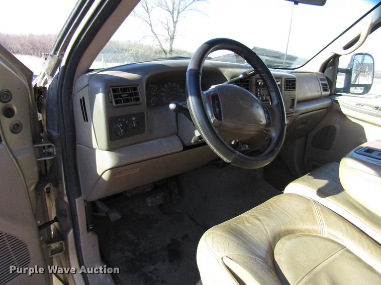 image for item EU9554 2000 Ford F350 Super Duty Lariat Crew Cab pickup truck