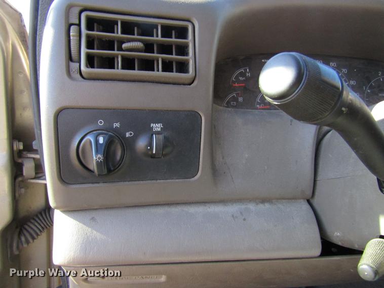 image for item EU9554 2000 Ford F350 Super Duty Lariat Crew Cab pickup truck