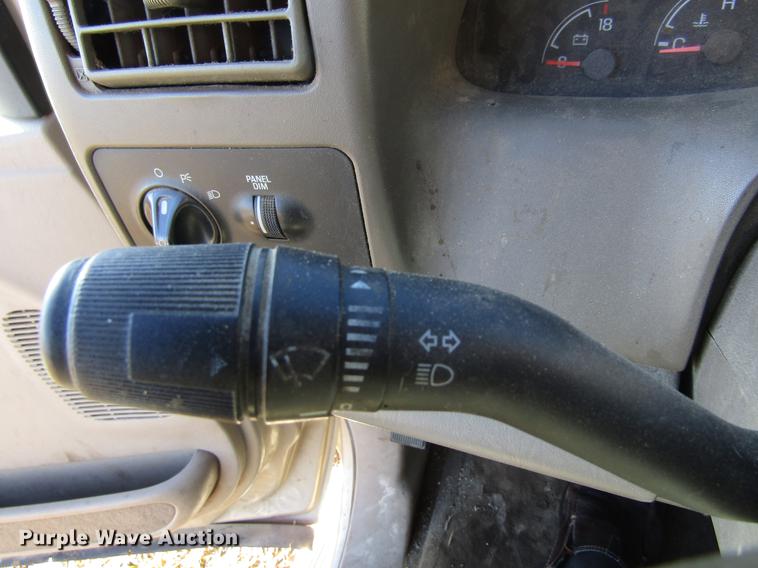 image for item EU9554 2000 Ford F350 Super Duty Lariat Crew Cab pickup truck