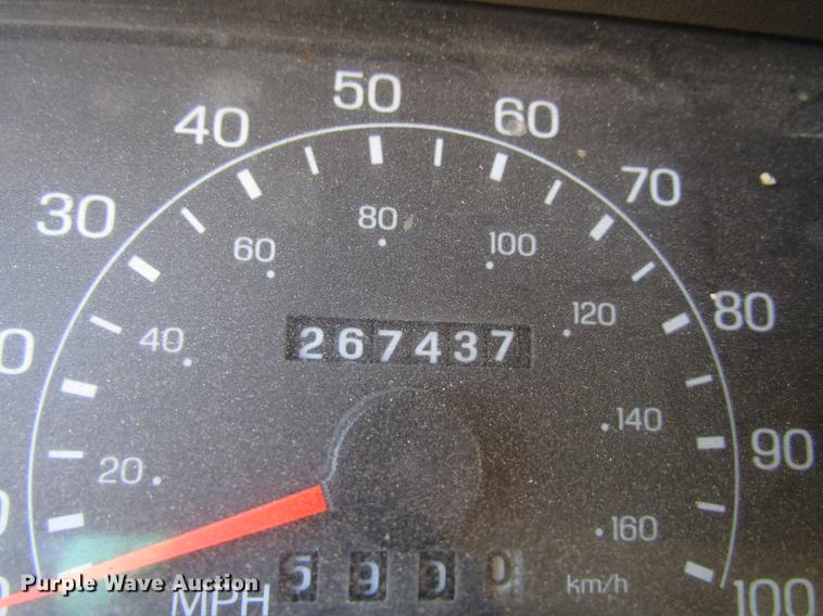 image for item EU9554 2000 Ford F350 Super Duty Lariat Crew Cab pickup truck