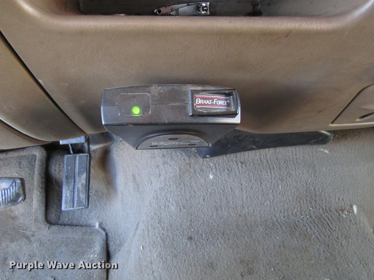 image for item EU9554 2000 Ford F350 Super Duty Lariat Crew Cab pickup truck