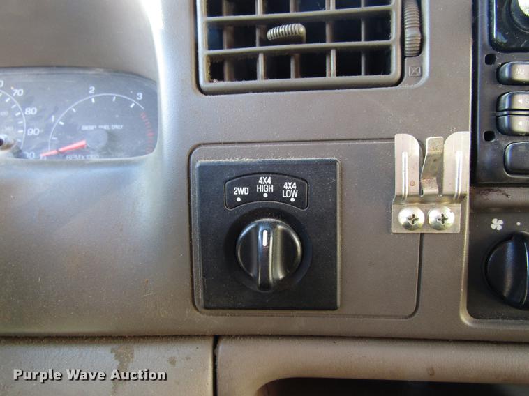 image for item EU9554 2000 Ford F350 Super Duty Lariat Crew Cab pickup truck