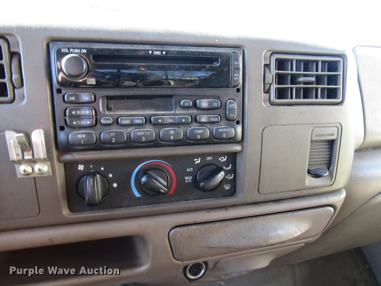 image for item EU9554 2000 Ford F350 Super Duty Lariat Crew Cab pickup truck