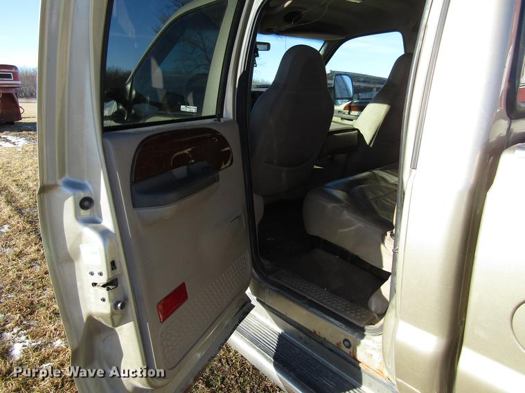 image for item EU9554 2000 Ford F350 Super Duty Lariat Crew Cab pickup truck