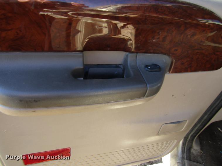 image for item EU9554 2000 Ford F350 Super Duty Lariat Crew Cab pickup truck