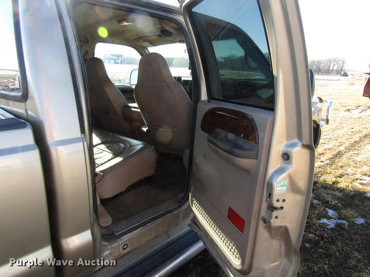 image for item EU9554 2000 Ford F350 Super Duty Lariat Crew Cab pickup truck