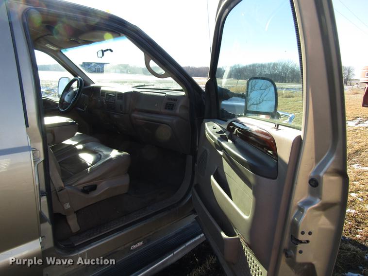 image for item EU9554 2000 Ford F350 Super Duty Lariat Crew Cab pickup truck