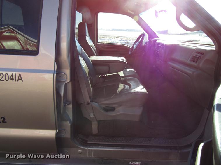 image for item EU9554 2000 Ford F350 Super Duty Lariat Crew Cab pickup truck