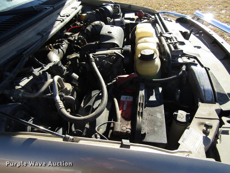 image for item EU9554 2000 Ford F350 Super Duty Lariat Crew Cab pickup truck