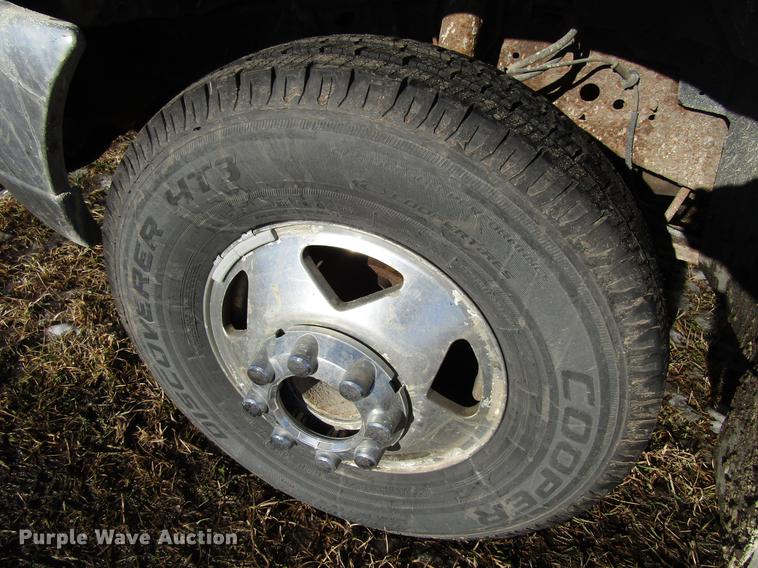 image for item EU9554 2000 Ford F350 Super Duty Lariat Crew Cab pickup truck