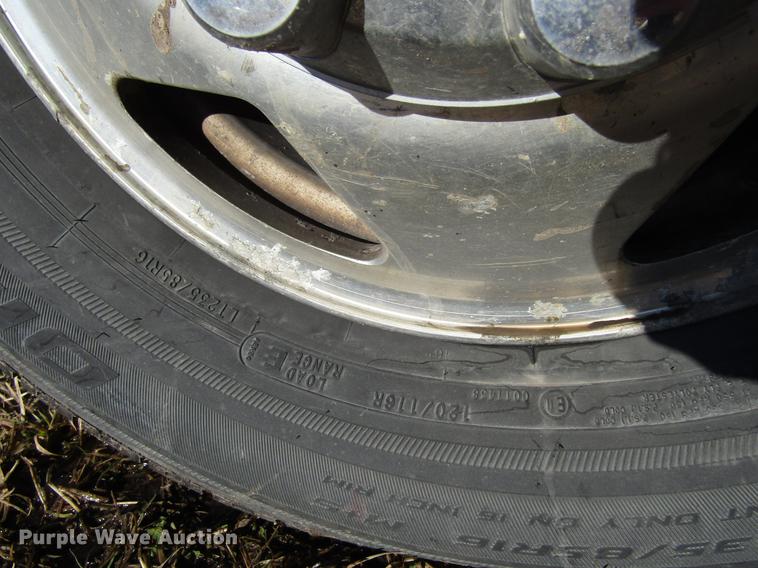 image for item EU9554 2000 Ford F350 Super Duty Lariat Crew Cab pickup truck