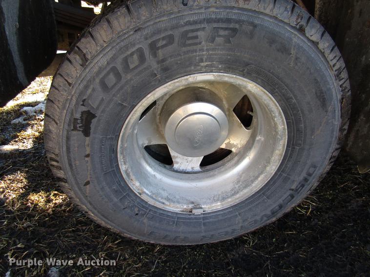 image for item EU9554 2000 Ford F350 Super Duty Lariat Crew Cab pickup truck