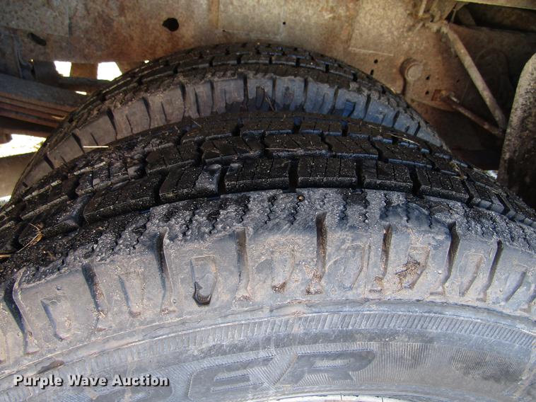 image for item EU9554 2000 Ford F350 Super Duty Lariat Crew Cab pickup truck