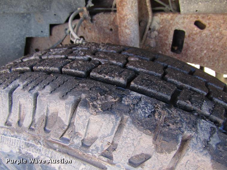 image for item EU9554 2000 Ford F350 Super Duty Lariat Crew Cab pickup truck