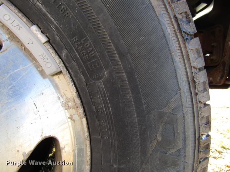 image for item EU9554 2000 Ford F350 Super Duty Lariat Crew Cab pickup truck