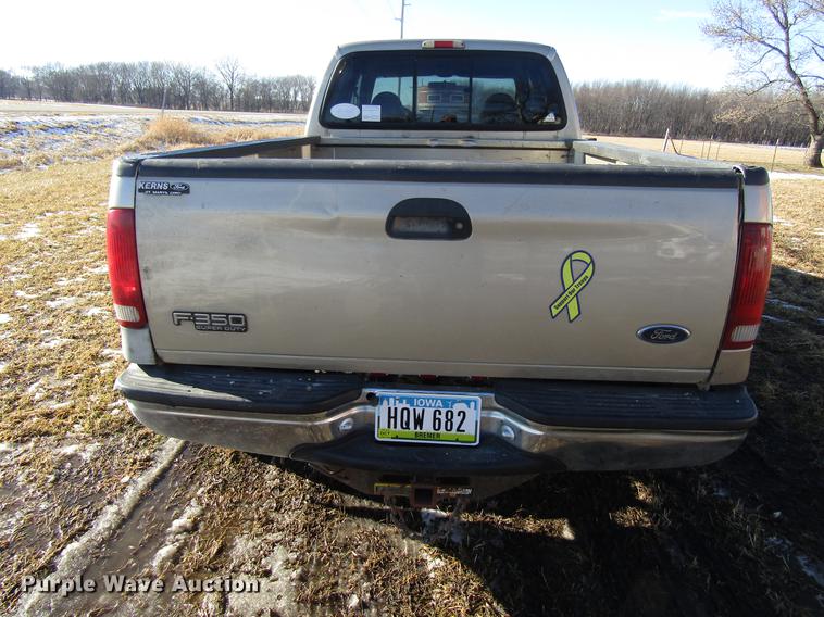 image for item EU9554 2000 Ford F350 Super Duty Lariat Crew Cab pickup truck