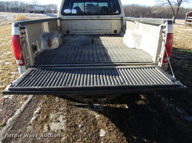 image for item EU9554 2000 Ford F350 Super Duty Lariat Crew Cab pickup truck