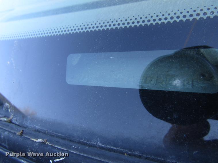 image for item EU9554 2000 Ford F350 Super Duty Lariat Crew Cab pickup truck