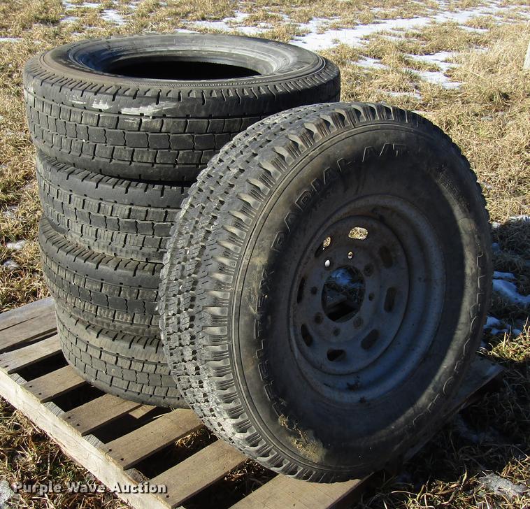 image for item EU9554 2000 Ford F350 Super Duty Lariat Crew Cab pickup truck