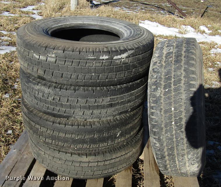 image for item EU9554 2000 Ford F350 Super Duty Lariat Crew Cab pickup truck