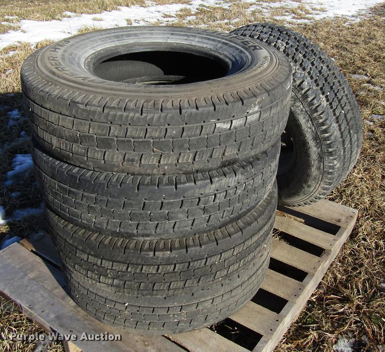 image for item EU9554 2000 Ford F350 Super Duty Lariat Crew Cab pickup truck