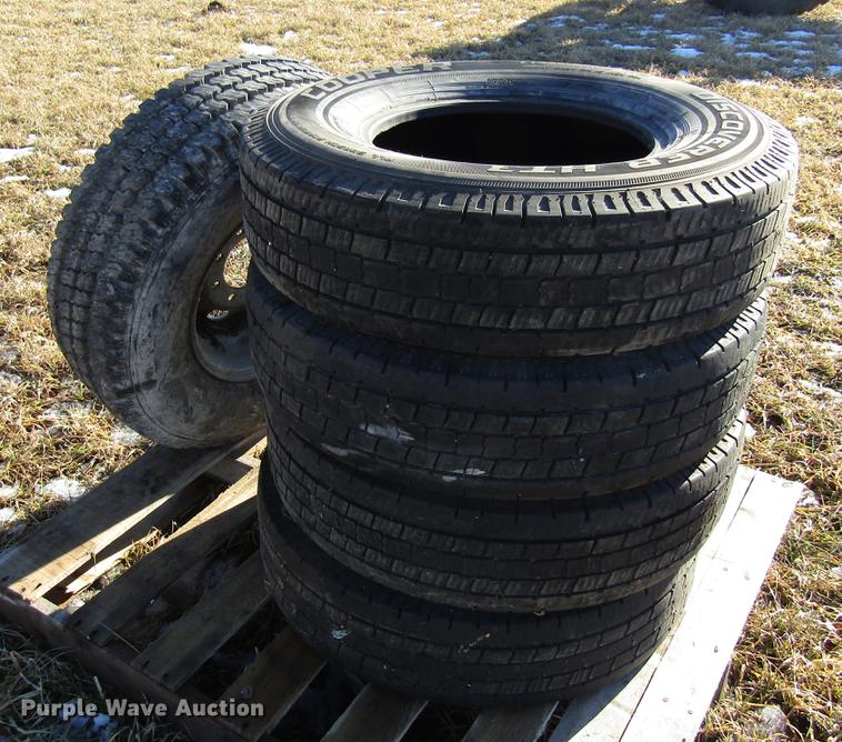 image for item EU9554 2000 Ford F350 Super Duty Lariat Crew Cab pickup truck