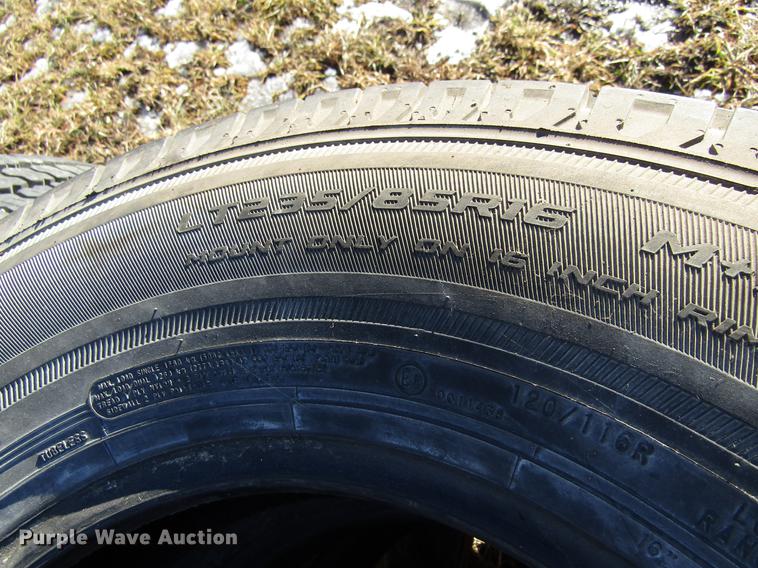 image for item EU9554 2000 Ford F350 Super Duty Lariat Crew Cab pickup truck