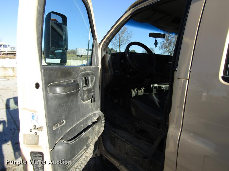 image for item EU9561 2007 Chevrolet C4500 Kodiak utility truck