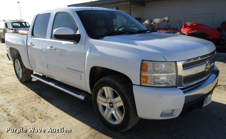image for item EU9562 2008 Chevrolet Silverado 1500 Crew Cab pickup truck