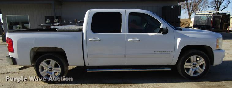 image for item EU9562 2008 Chevrolet Silverado 1500 Crew Cab pickup truck