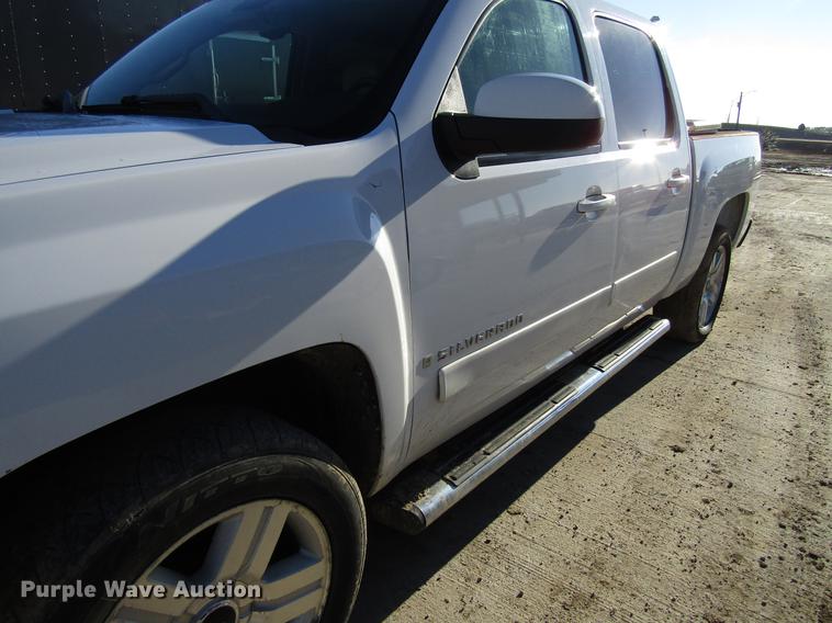 image for item EU9562 2008 Chevrolet Silverado 1500 Crew Cab pickup truck