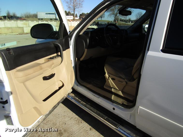 image for item EU9562 2008 Chevrolet Silverado 1500 Crew Cab pickup truck