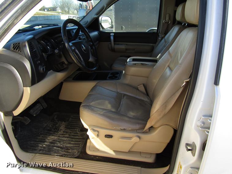 image for item EU9562 2008 Chevrolet Silverado 1500 Crew Cab pickup truck