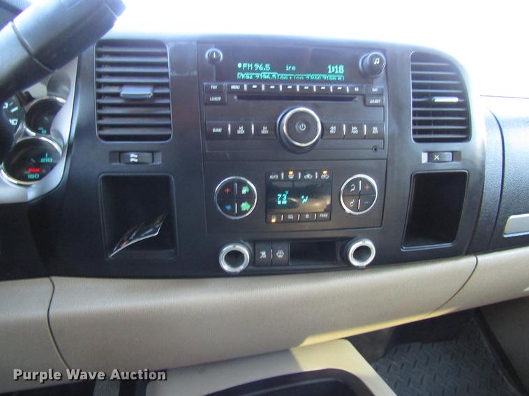 image for item EU9562 2008 Chevrolet Silverado 1500 Crew Cab pickup truck