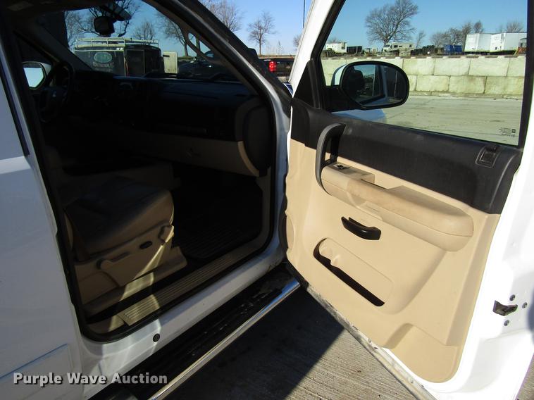 image for item EU9562 2008 Chevrolet Silverado 1500 Crew Cab pickup truck