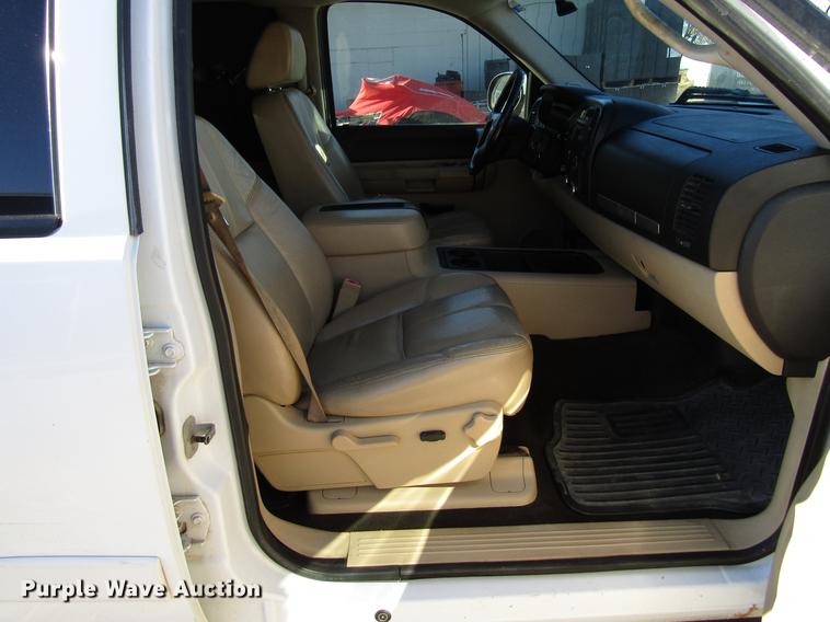 image for item EU9562 2008 Chevrolet Silverado 1500 Crew Cab pickup truck